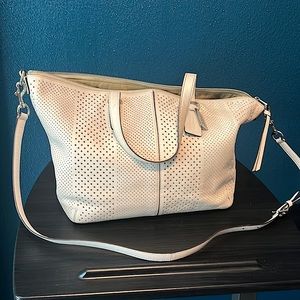 Coach purse (white) perfect for spring/summer!